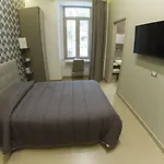 לינה וארוחת בוקר Wanda 4*